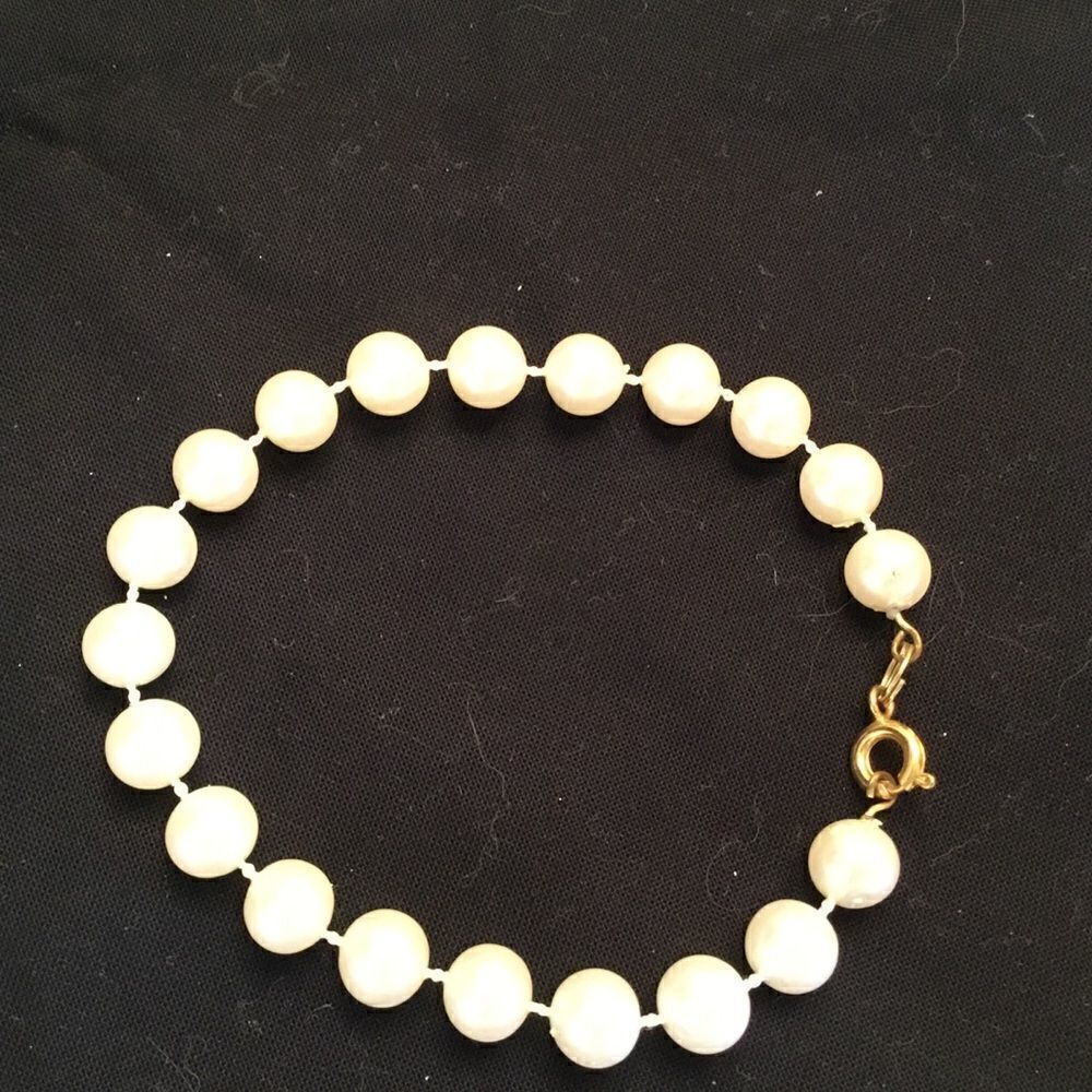 White Faux Pearl Bracelet 8”